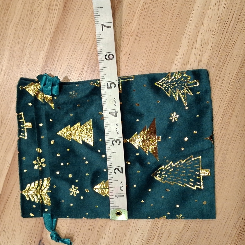 5 Green & Gold Drawstring Bags - Picture 5 of 9